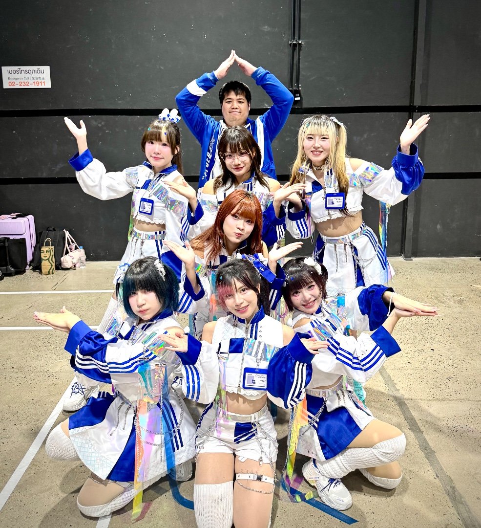 น่าจะเป็น group shot สุดท้ายที่มีเฟบแล้ว
เป็นท่ากรุ๊ปที่คิดไม่ออกเลยเอาในเกมมาตัดเหลือ 8 ตน
แบบนี้ก็เท่ห์เหมือนกันนะเนี่ย front