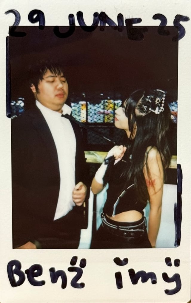 ในหัวภาพคือมันต้องออกมาโรแมนติกแน่ๆ
ทำไมภาพจริงออกมาครอบครัวทะเลาะกันละครับ 😂 front