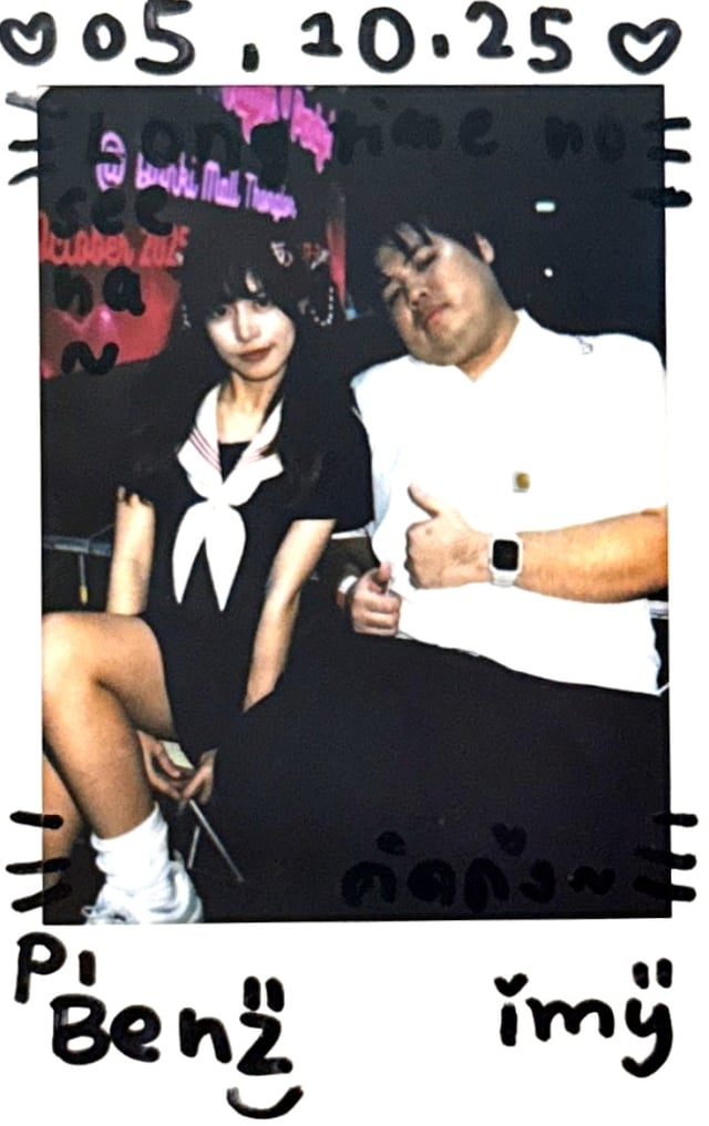 เย่~ ได้ถ่ายกันชุดนี้แล้ว
คราวที่แล้วชุดนี้ เราก็ไม่ได้ถ่ายกันเลยนี่นา front