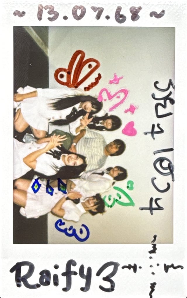 Cheki Group Shot ใบแรกของวง~
ขอให้ประสบความสําเร็จกับเป้าหมายที่วางไว้
เป็นกำลังใจให้นะ ✌️ front